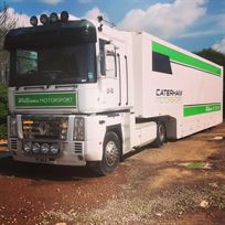 4-car-race-transporter-with-living-hospitalit