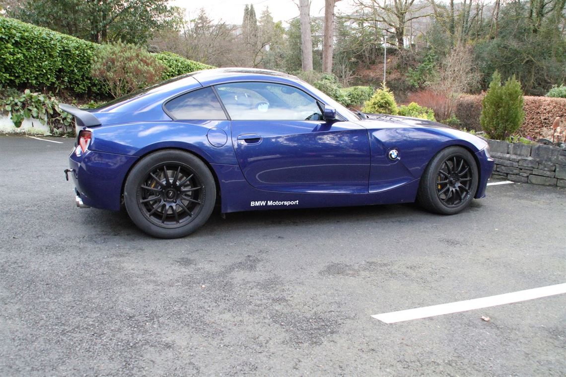 bmw-z4m-racetrack-car