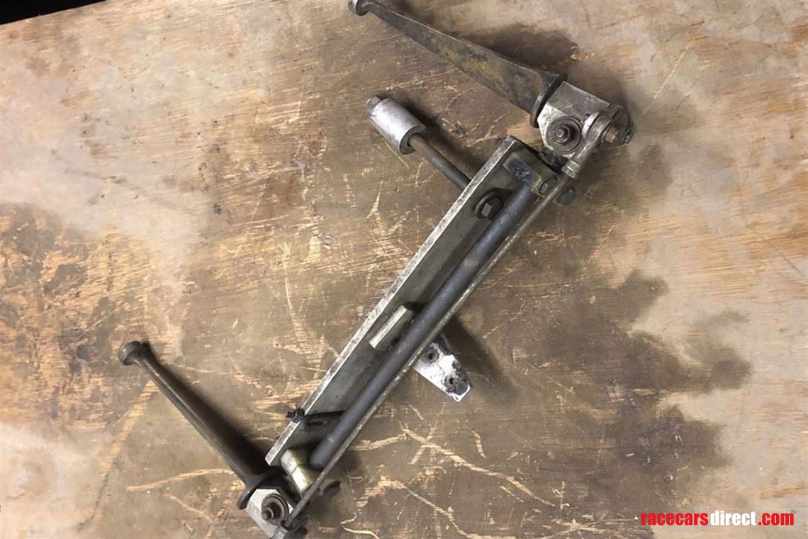 van-diemen-adjustable-rear-roll-bar-assembly