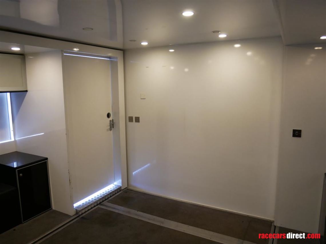 two-car-transporter-with-twin-slide-outs