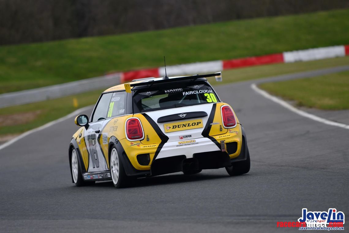 mini-challenge-jcw-race-car