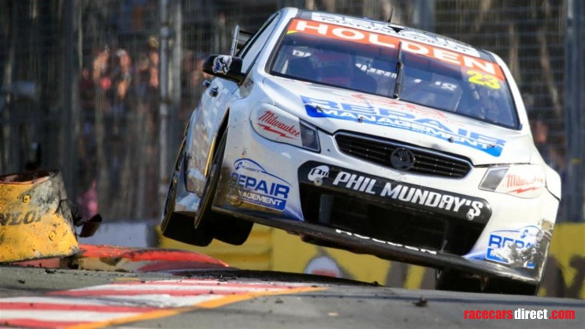 holden-commodore-vf-v8supercar-grm-vf15