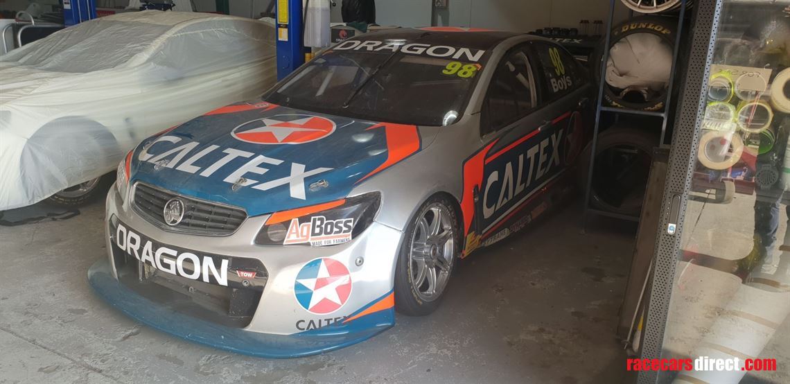 holden-commodore-vf-v8supercar-grm-vf15
