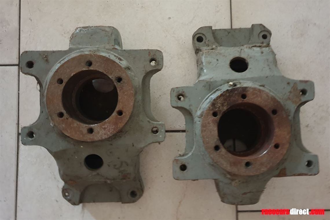 front-steel-uprights-for-single-seater