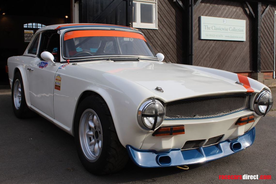 1972-triumph-tr6-race-car