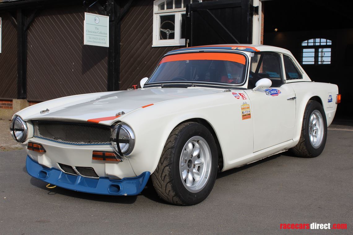 1972-triumph-tr6-race-car