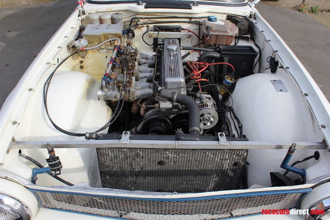 1972-triumph-tr6-race-car