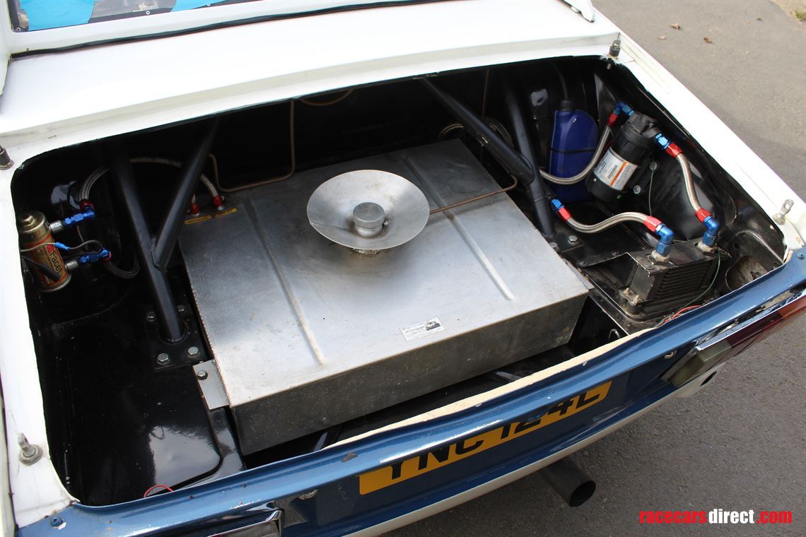 1972-triumph-tr6-race-car