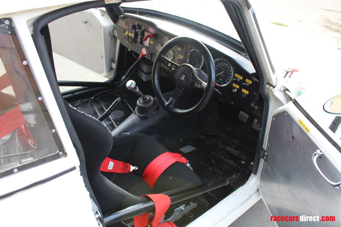 1972-triumph-tr6-race-car