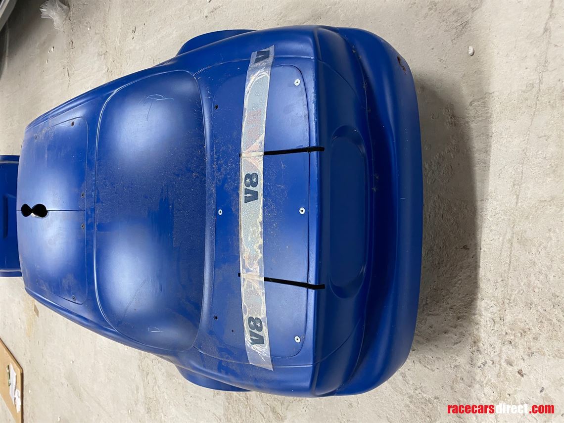 jaguar-s-type-v8-stars-wind-tunnel-model