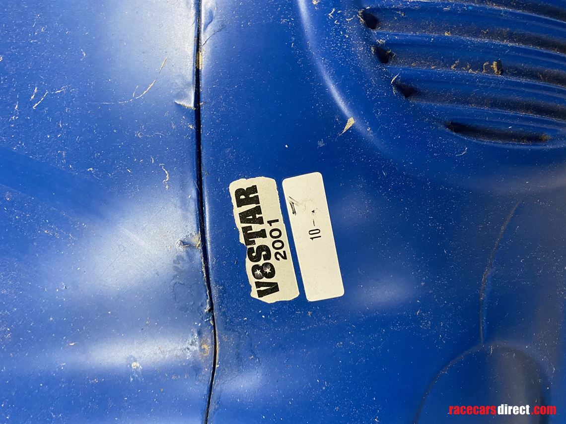 jaguar-s-type-v8-stars-wind-tunnel-model