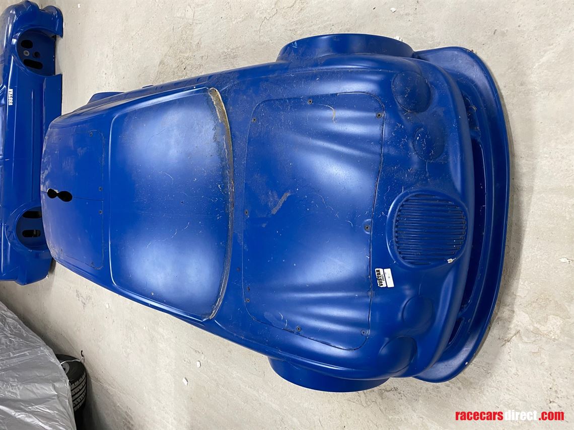 jaguar-s-type-v8-stars-wind-tunnel-model