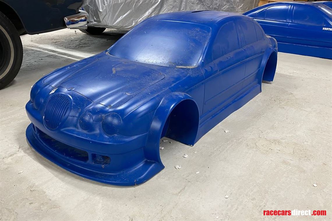 jaguar-s-type-v8-stars-wind-tunnel-model