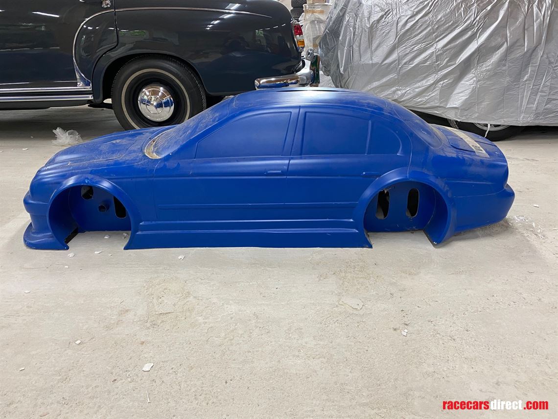 jaguar-s-type-v8-stars-wind-tunnel-model