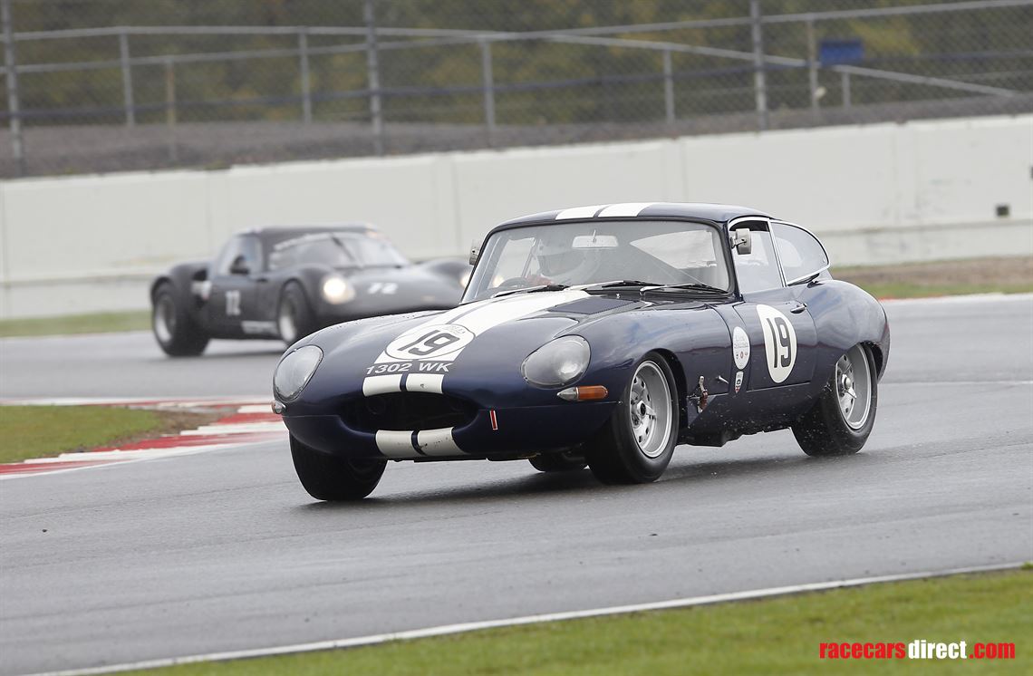1962-fia-jaguar-e-type-coupe-with-new-htp
