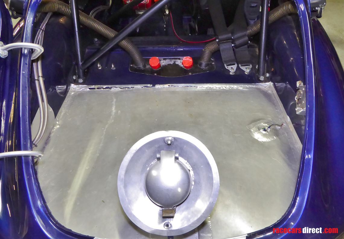 1962-fia-jaguar-e-type-coupe-with-new-htp