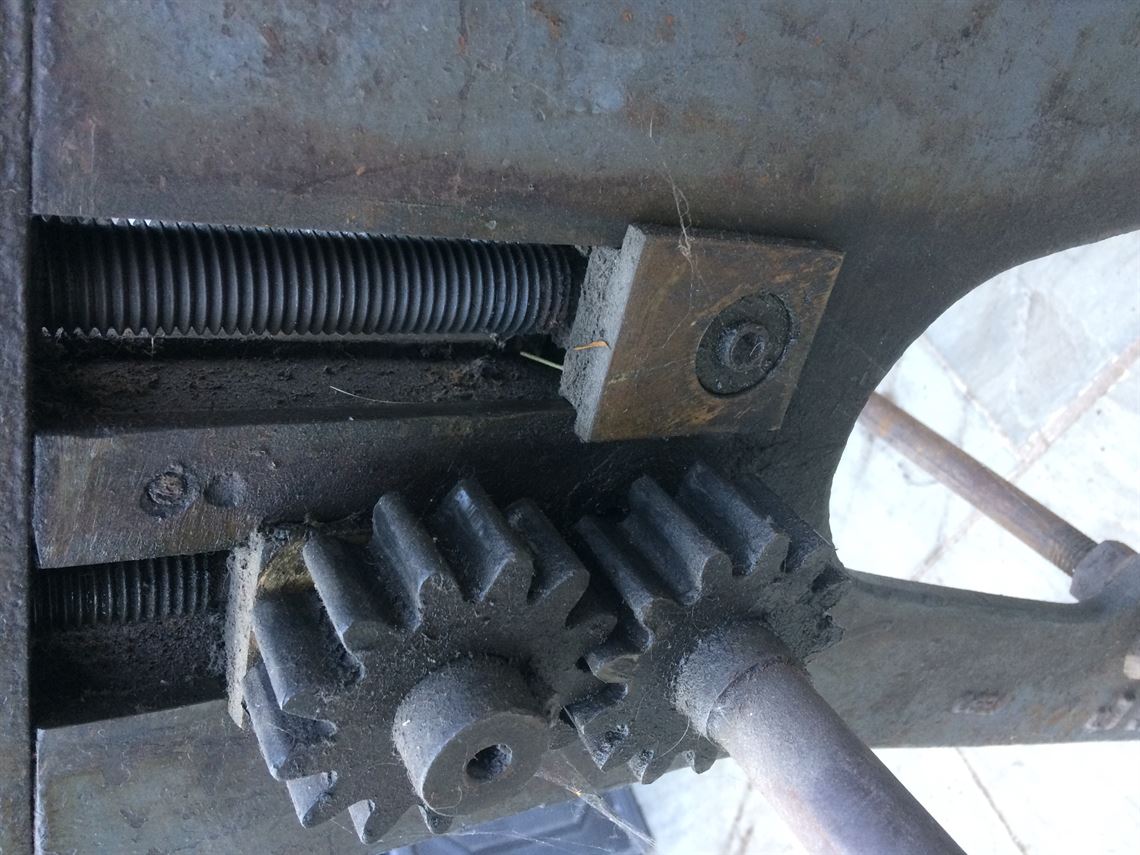 metal-rolls-made-in-england-by-edwards-of-lon