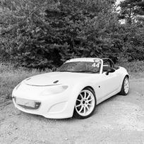 race-winning-mx-5-supercupsuperseries-car