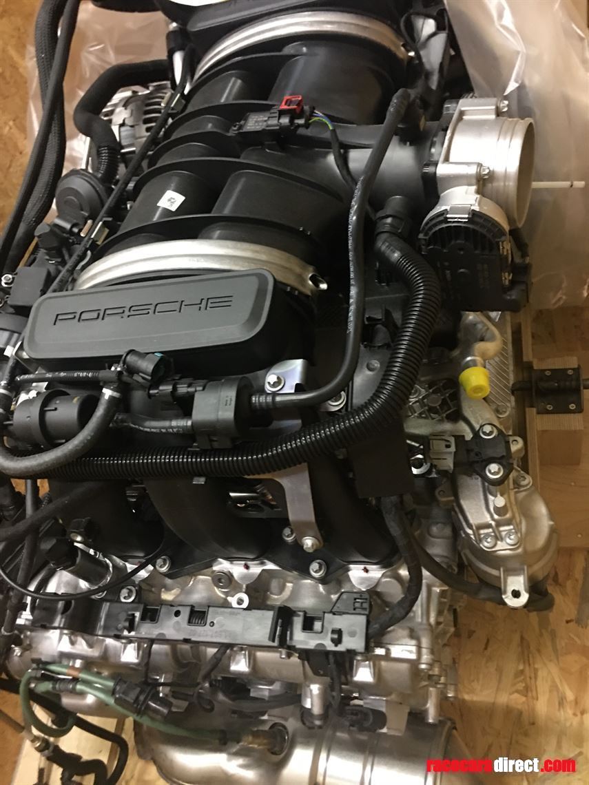 porsche-cayman-gt4-cs-factory-new-engine