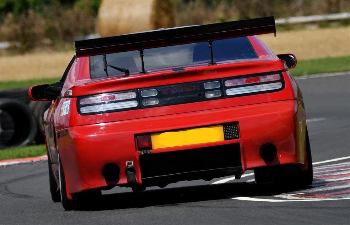 nissan-300zx-twin-turbo-road-legal-track-car-
