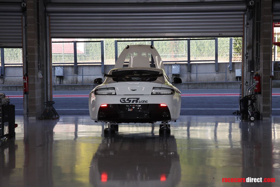 aston-martin-vantage-gt4