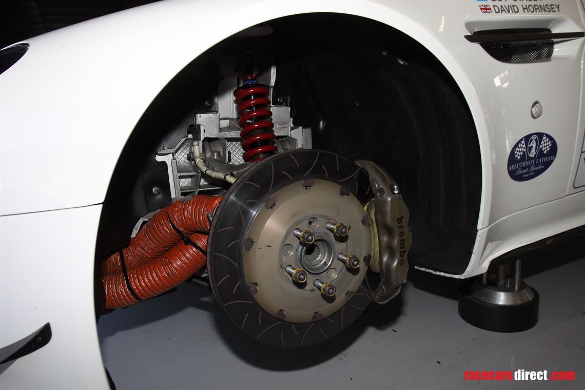 aston-martin-vantage-gt4