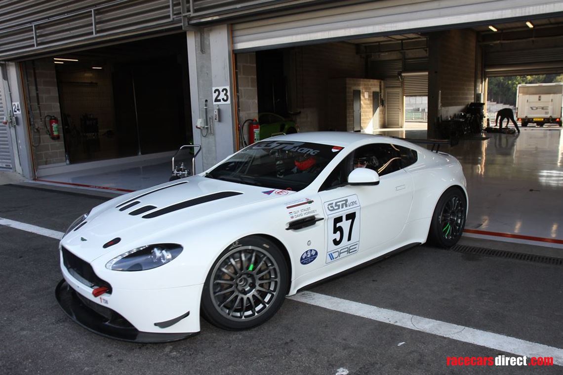 aston-martin-vantage-gt4