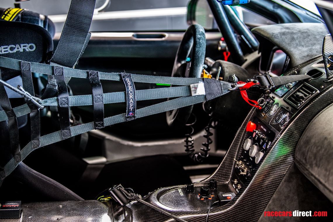 aston-martin-vantage-gt4