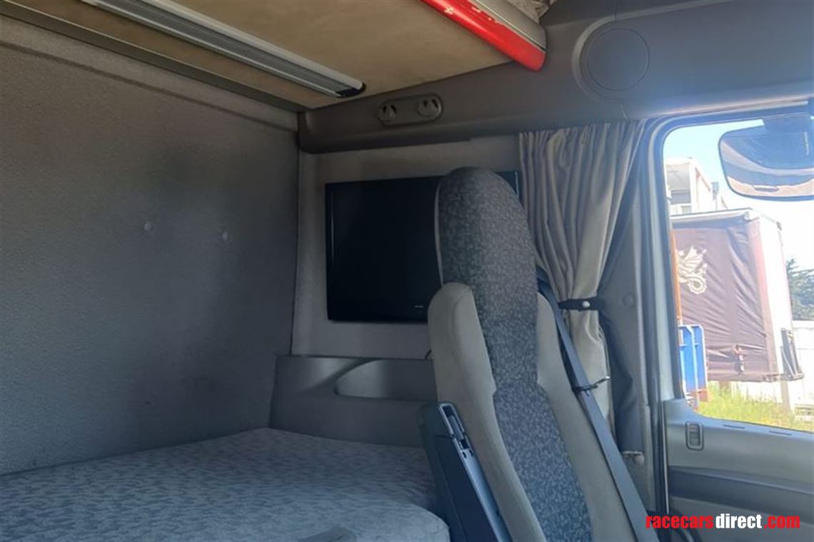 daf-x105510-space-cab-montracon-race-trailer