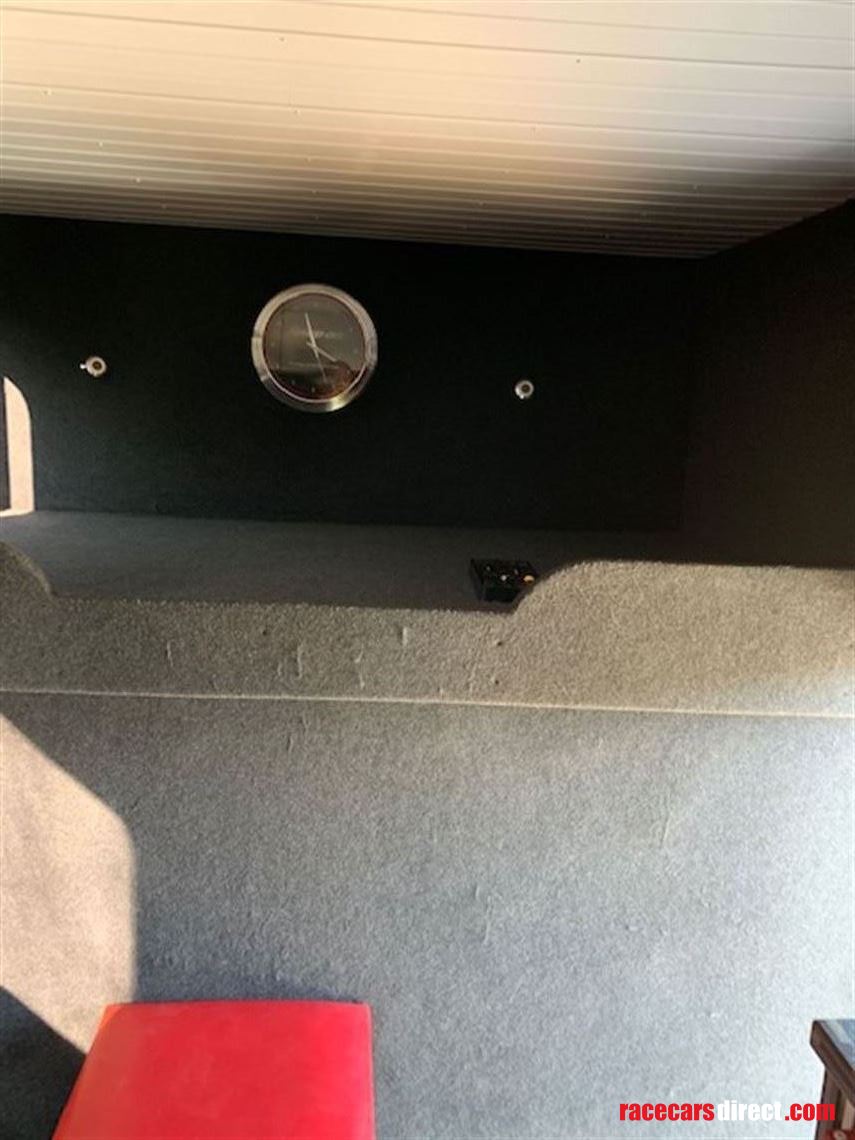 mercedes-race-transporter-with-living-reduced