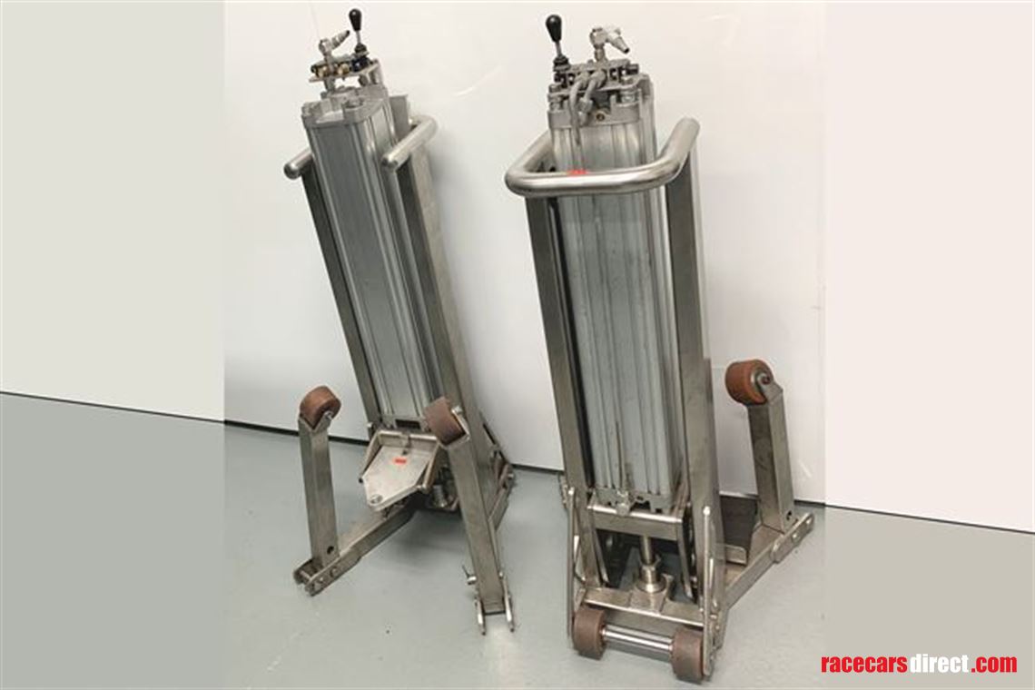 pair-of-pneumatic-chassis-lifters