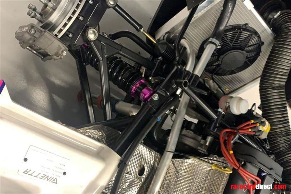 ginetta-2020-gt5-am-championship-winning-car