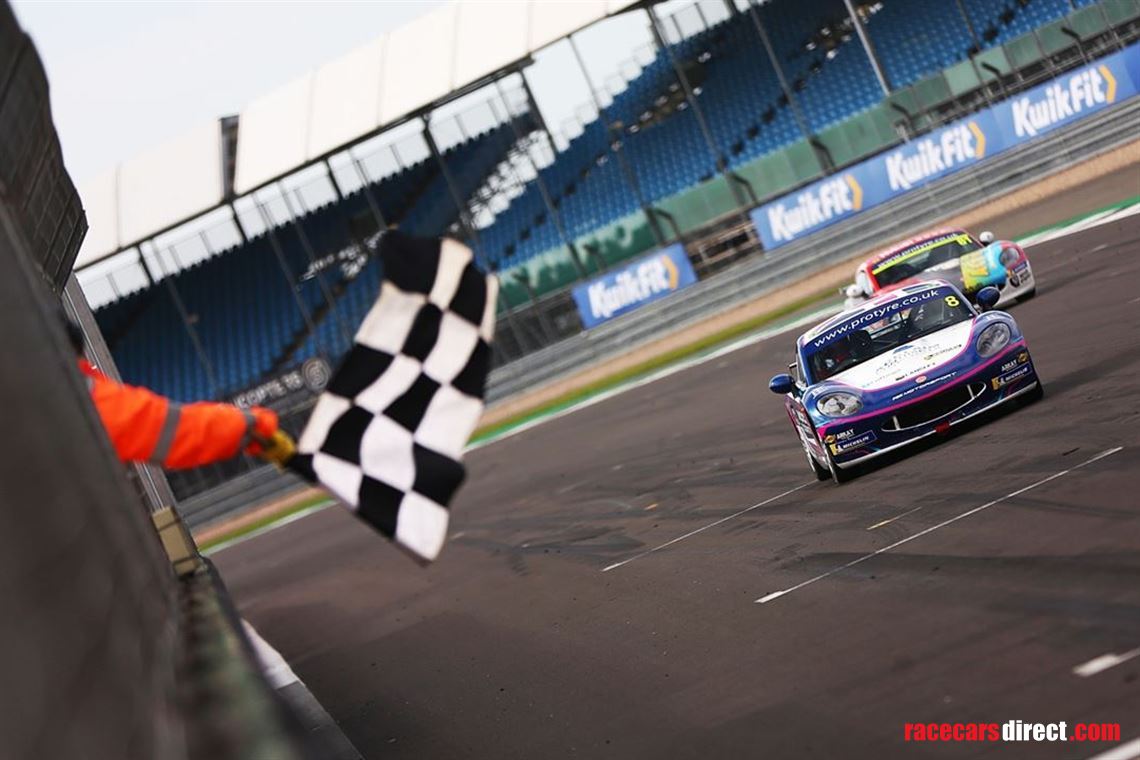 ginetta-2020-gt5-am-championship-winning-car