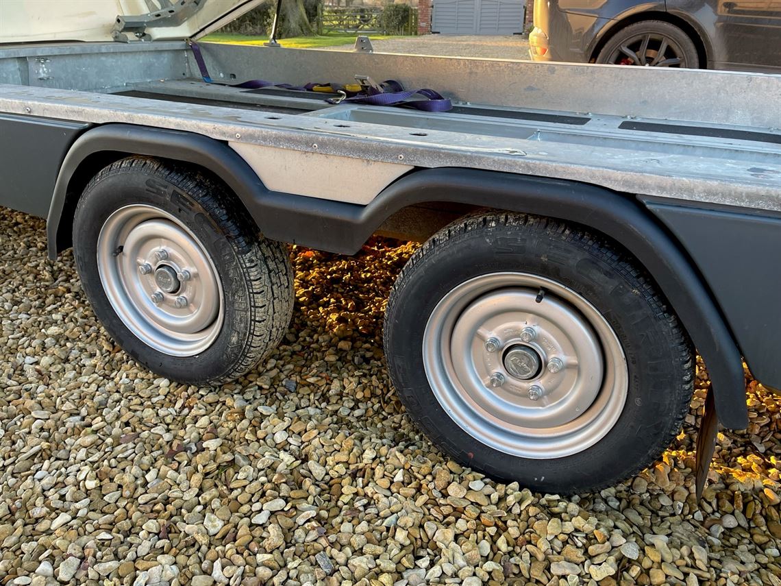 brian-james-trailer-race-shuttle-2-with-tilti