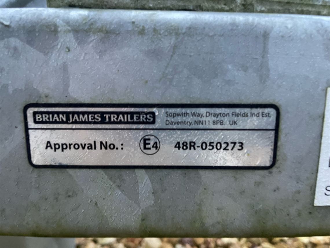 brian-james-trailer-race-shuttle-2-with-tilti