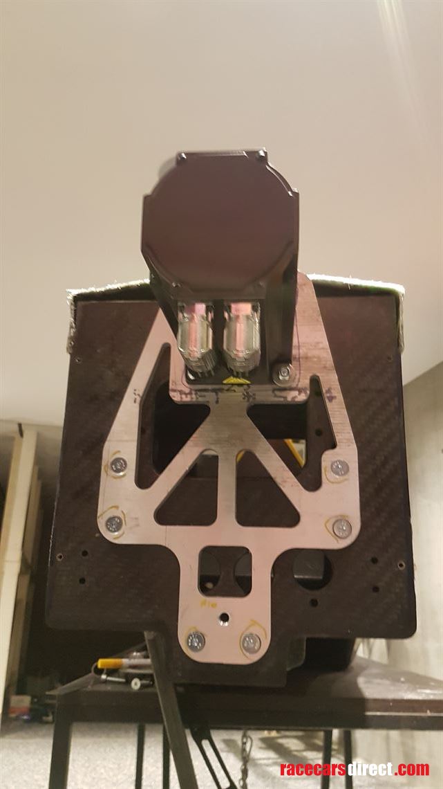 daniil-kvyat-formula-renault-based-simulator