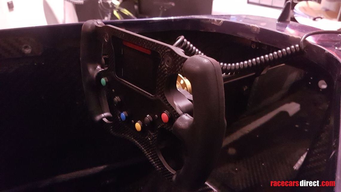 daniil-kvyat-formula-renault-based-simulator