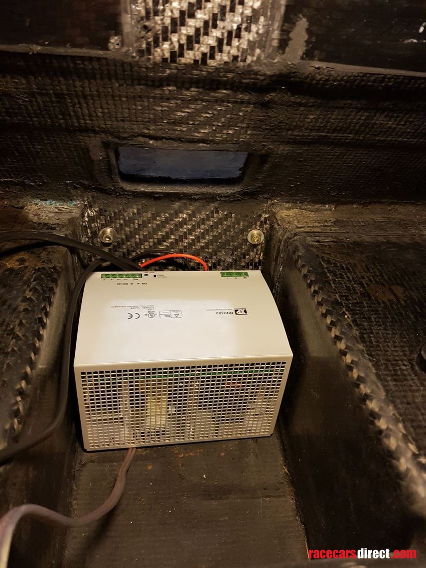 daniil-kvyat-formula-renault-based-simulator