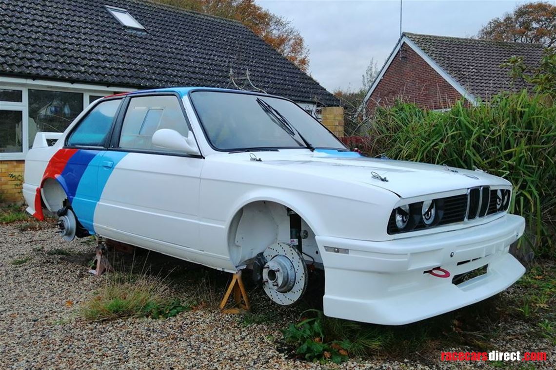 bmw-e30-racetrack-car