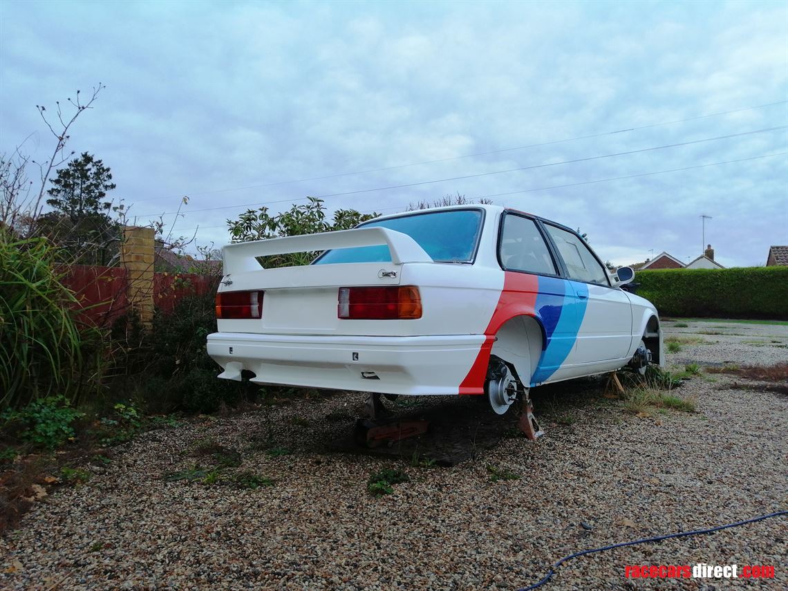 bmw-e30-racetrack-car