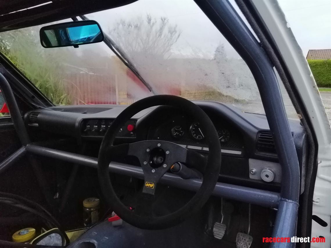 bmw-e30-racetrack-car