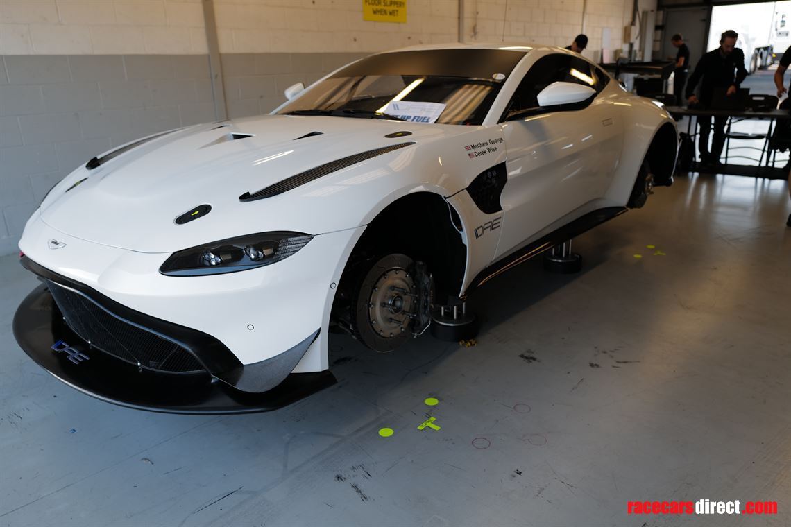 aston-martin-vantage-gt4-2020-specification