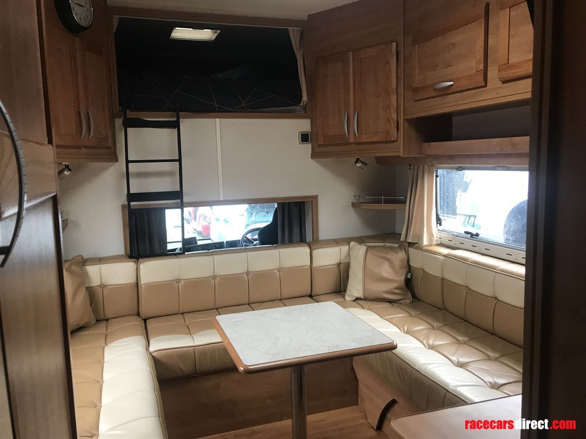 scania-race-transporter-living-quarters