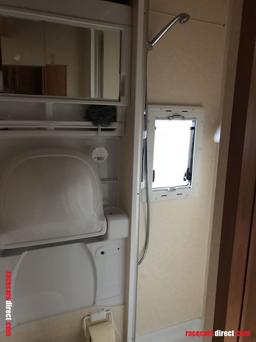 scania-race-transporter-living-quarters