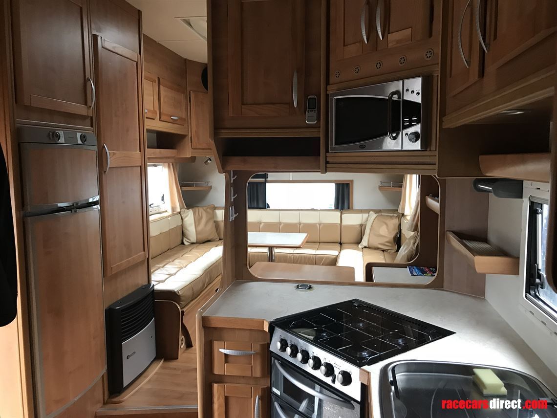 scania-race-transporter-living-quarters