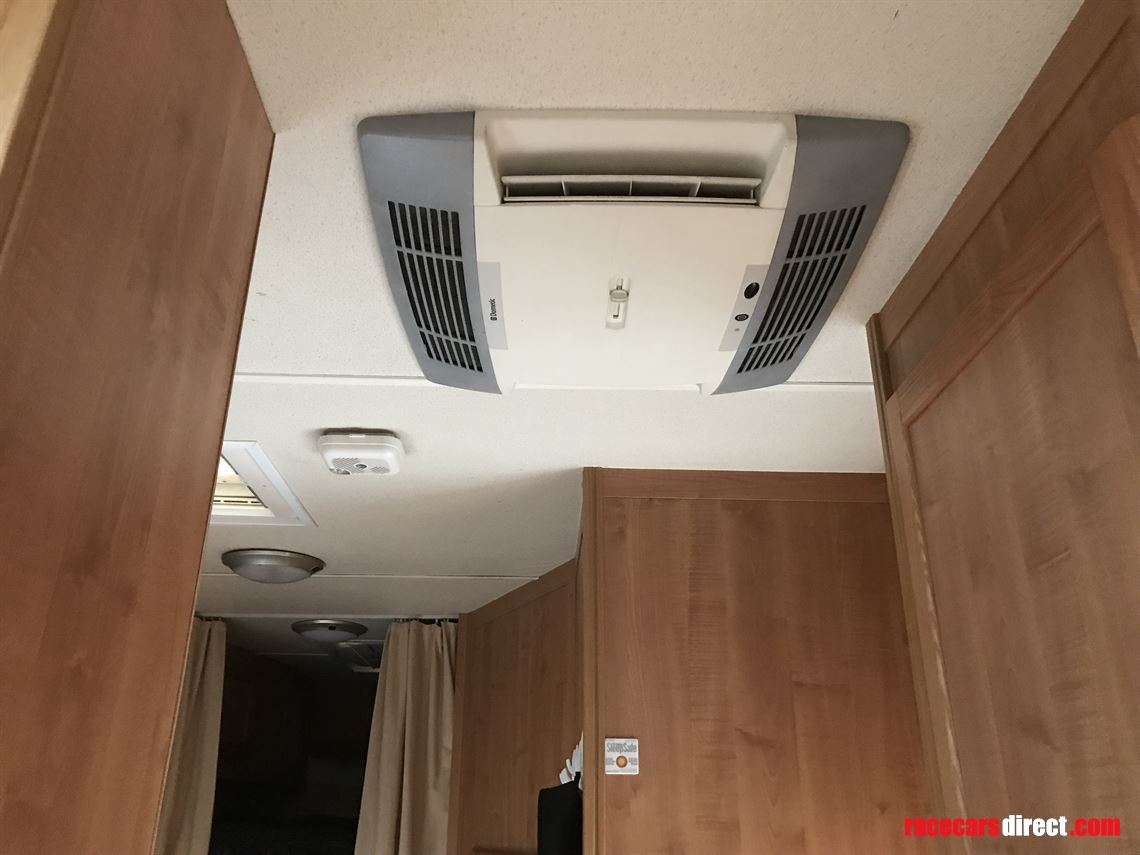 scania-race-transporter-living-quarters