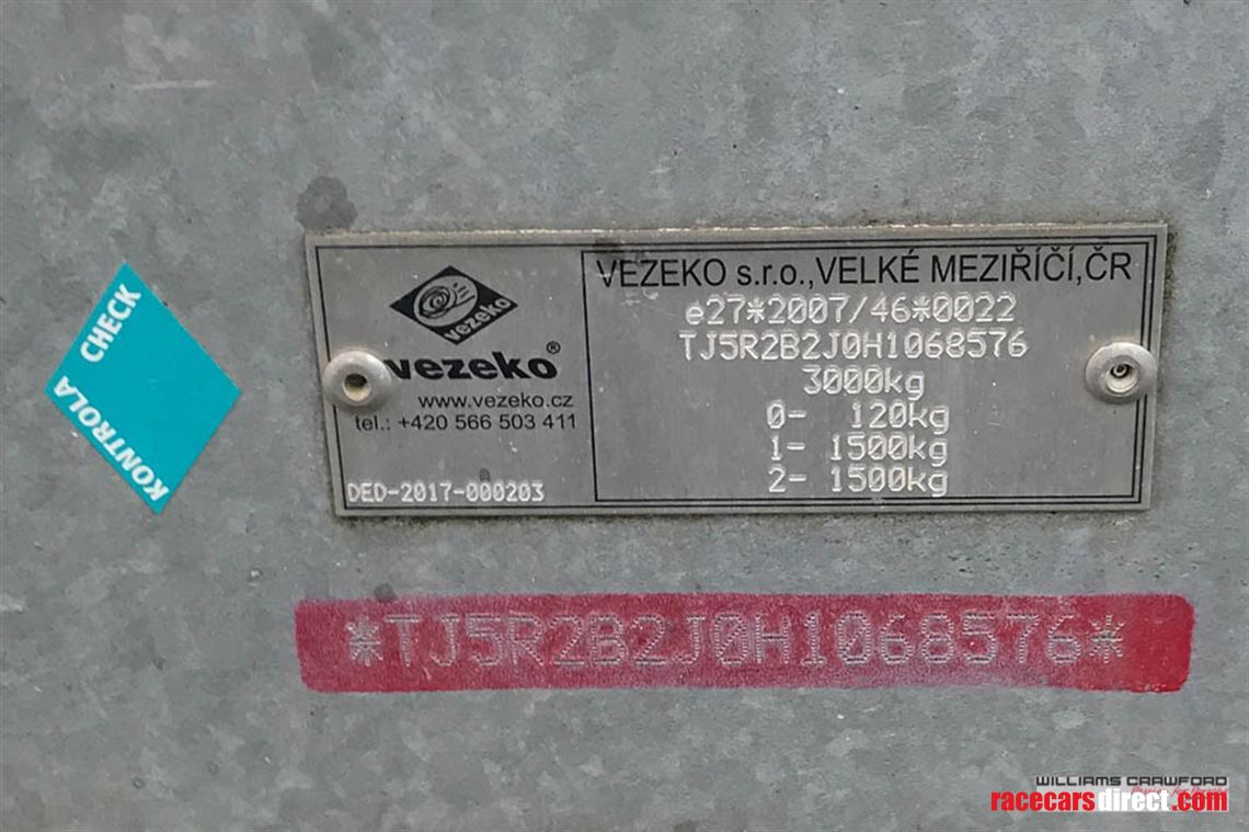 vezeko-formula-race-car-trailer