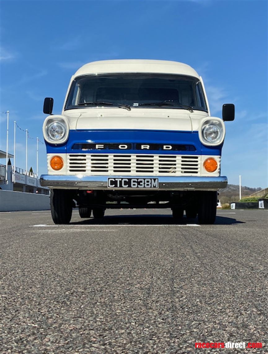 vintage-ford-transit-twin-wheeler-race-servic