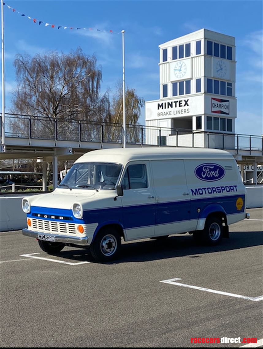 vintage-ford-transit-twin-wheeler-race-servic