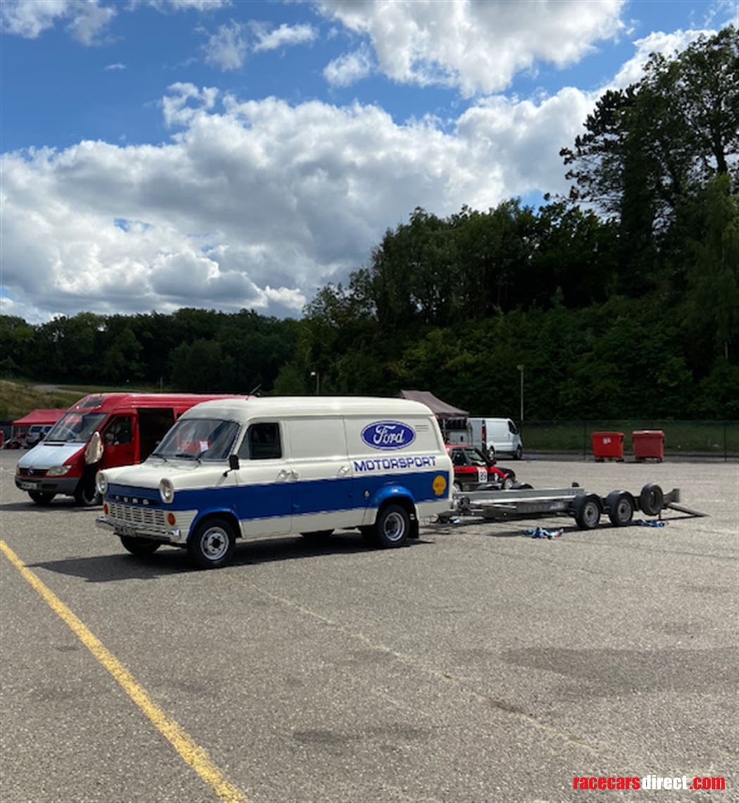 vintage-ford-transit-twin-wheeler-race-servic